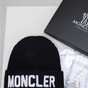 몽클레어 [MONCLER] 수입프리미엄급 몽클레어 레터링 패치 골지 비니