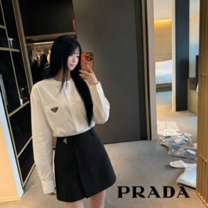 프라다 차이나 로고 포인트 치마세트
